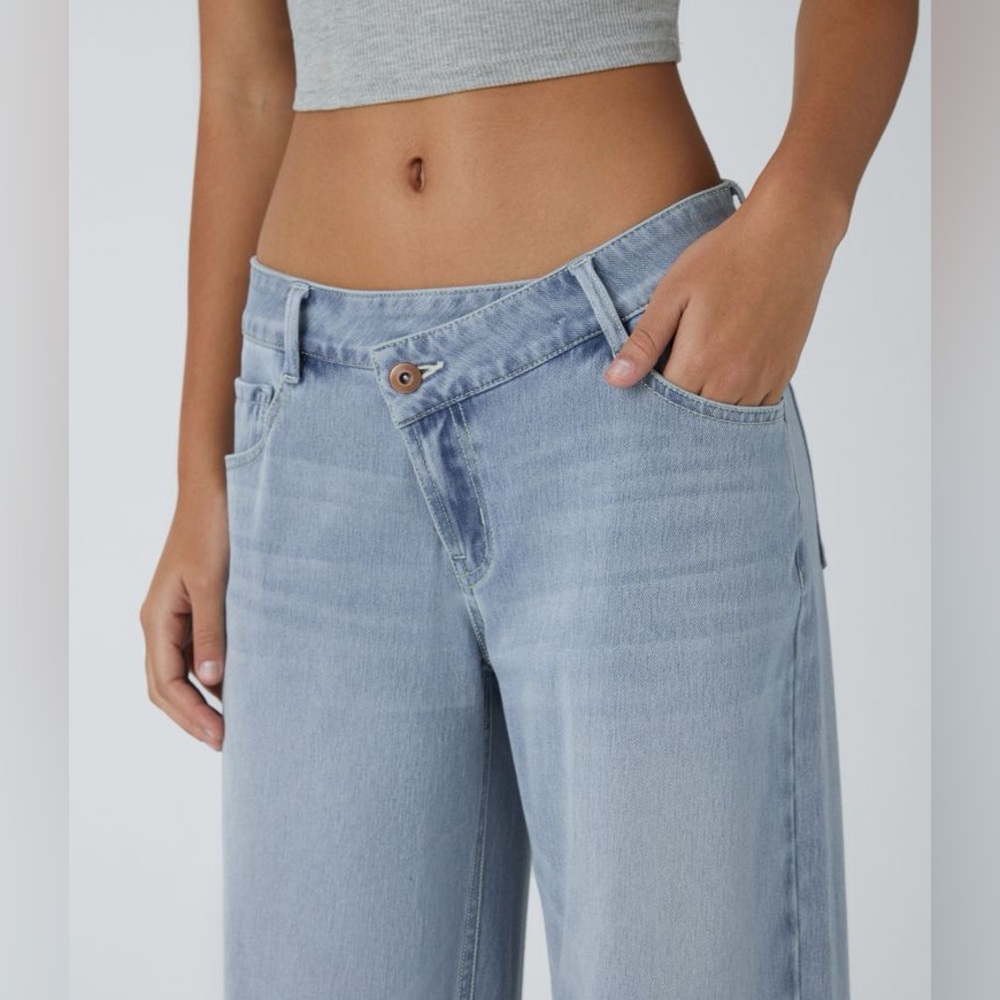Halara Flex Asymmetric Low Rise Zipper Pockets Baggy Wide Leg light wash small - Picture 8 of 11
